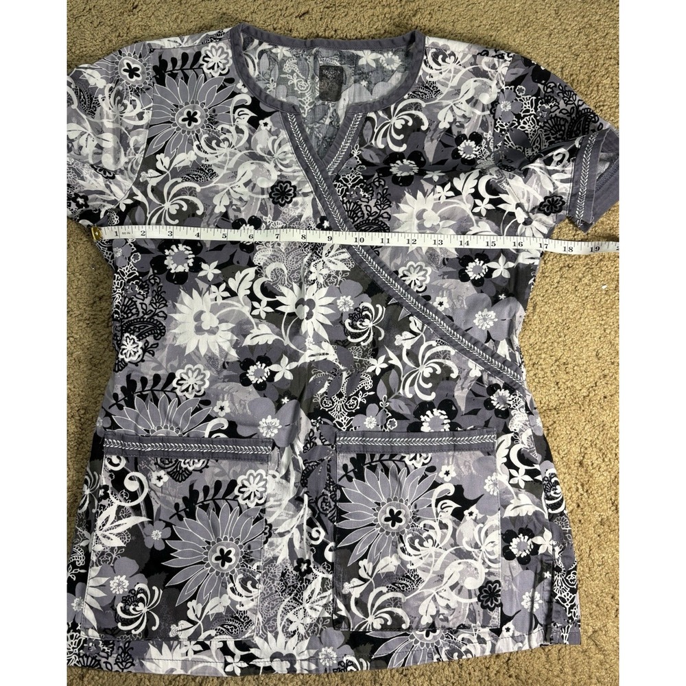 Med Couture Scrub Top Women Xsmall Floral Black and White‎ Short Sleeve V-Neck - Picture 4 of 6